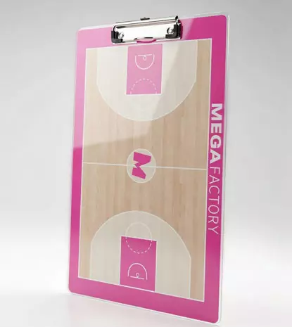 Custom košarkaška play-calling tabla sa logotipom KK Mega i fluorescentnim detaljima