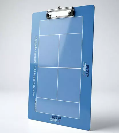 Profesionalna teniska taktička tabla sa iscrtanim poljima za servis i osnovnom linijom.